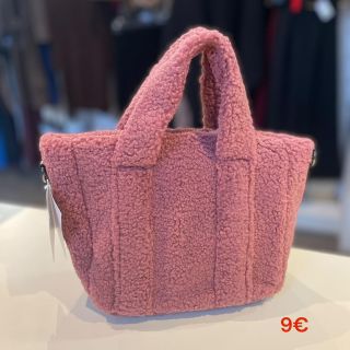 Skvelé kabelky za TOP ceny práve u nás – štýl, kvalita a výhodná cena na jednom mieste! 👜✨ #kabelky #skveleceny...